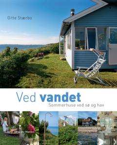 Ved vandet : sommerhuse ved sø og hav