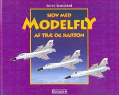 Sjov med modelfly af træ og karton