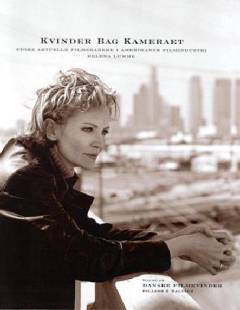 Kvinder bag kameraet