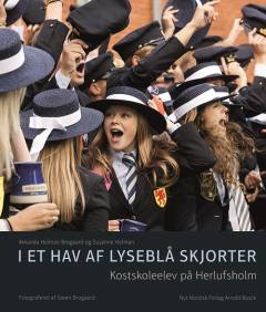 I et hav af lyseblå skjorter : kostskoleelev på Herlufsholm