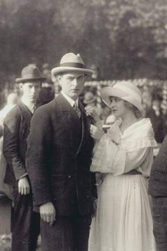 Den store magt : skuespil i 5 akter