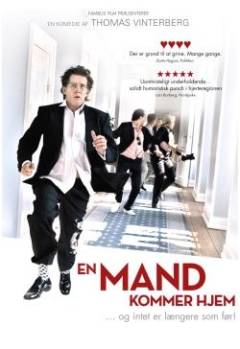 En mand kommer hjem