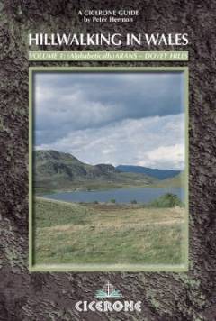 Hillwalking in Wales. Volume 1 : Arans-Dovey Hills