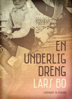 En underlig dreng : erindringer fra en fredelig barndom og en ungdom under besættelsen
