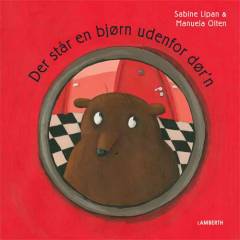 Der står en bjørn udenfor dør'n