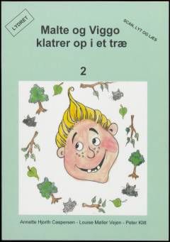 Malte og Viggo klatrer op i et træ