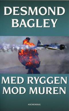 Med ryggen mod muren