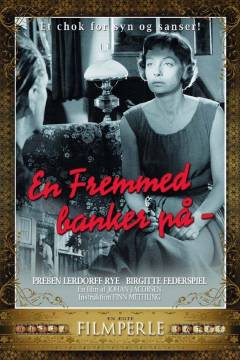 En fremmed banker på -