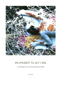 En hyldest til alt i dig : 12 fortællinger om at finde hjem gennem mørket