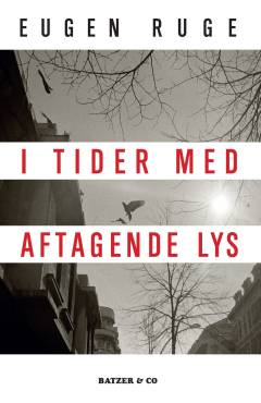 I tider med aftagende lys : slægtsroman