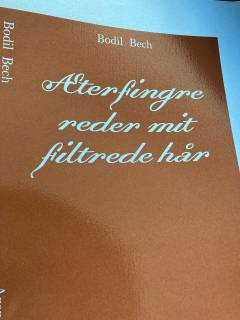 Æterfingre reder mit filtrede hår