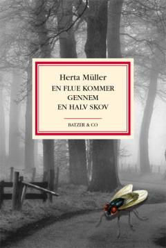 En flue kommer gennem en halv skov