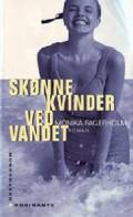 Skønne kvinder ved vandet