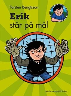 Erik står på mål