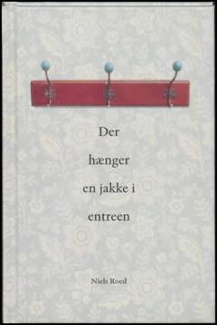 Der hænger en jakke i entreen