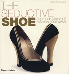 The seductive shoe : four centuries of fashion footwear