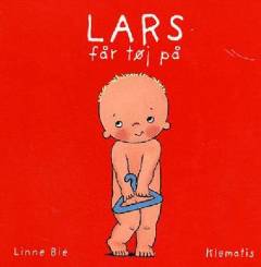 Lars får tøj på
