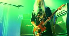 Freakscene : the story of Dinosaur Jr.