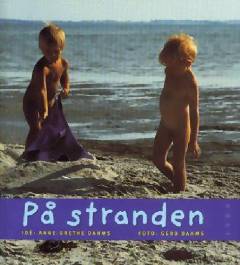 På stranden